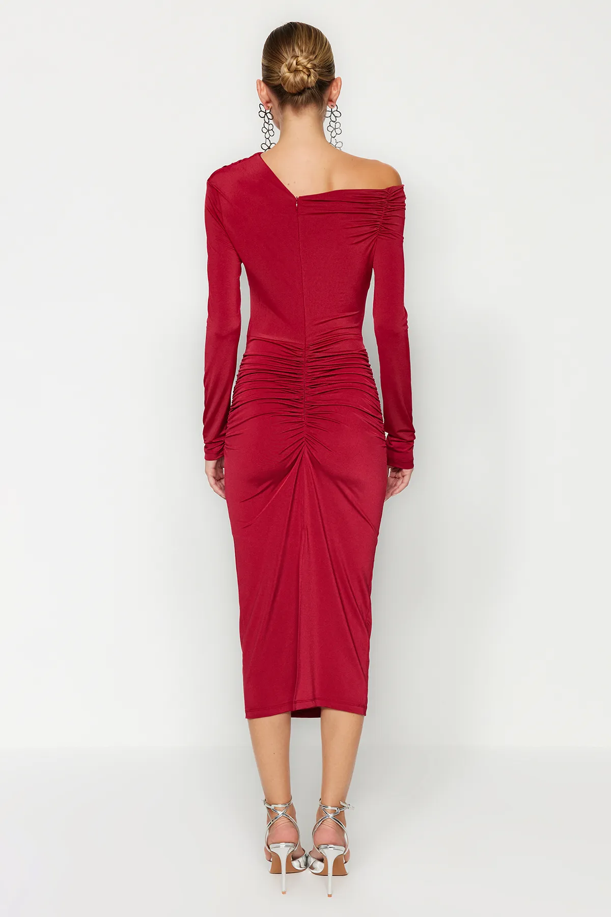 Trendyol Collection  Burgunderfarbenes, tailliertes, gestricktes Korsett mit detailliertem, elegantem Abendkleid TPRAW24EL00053