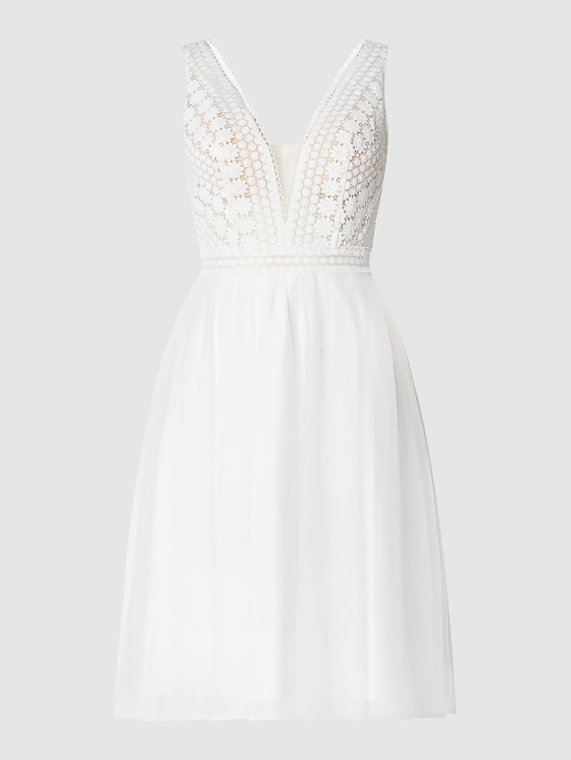 Brautkleid aus Häkelspitze und Tüll in offwhite