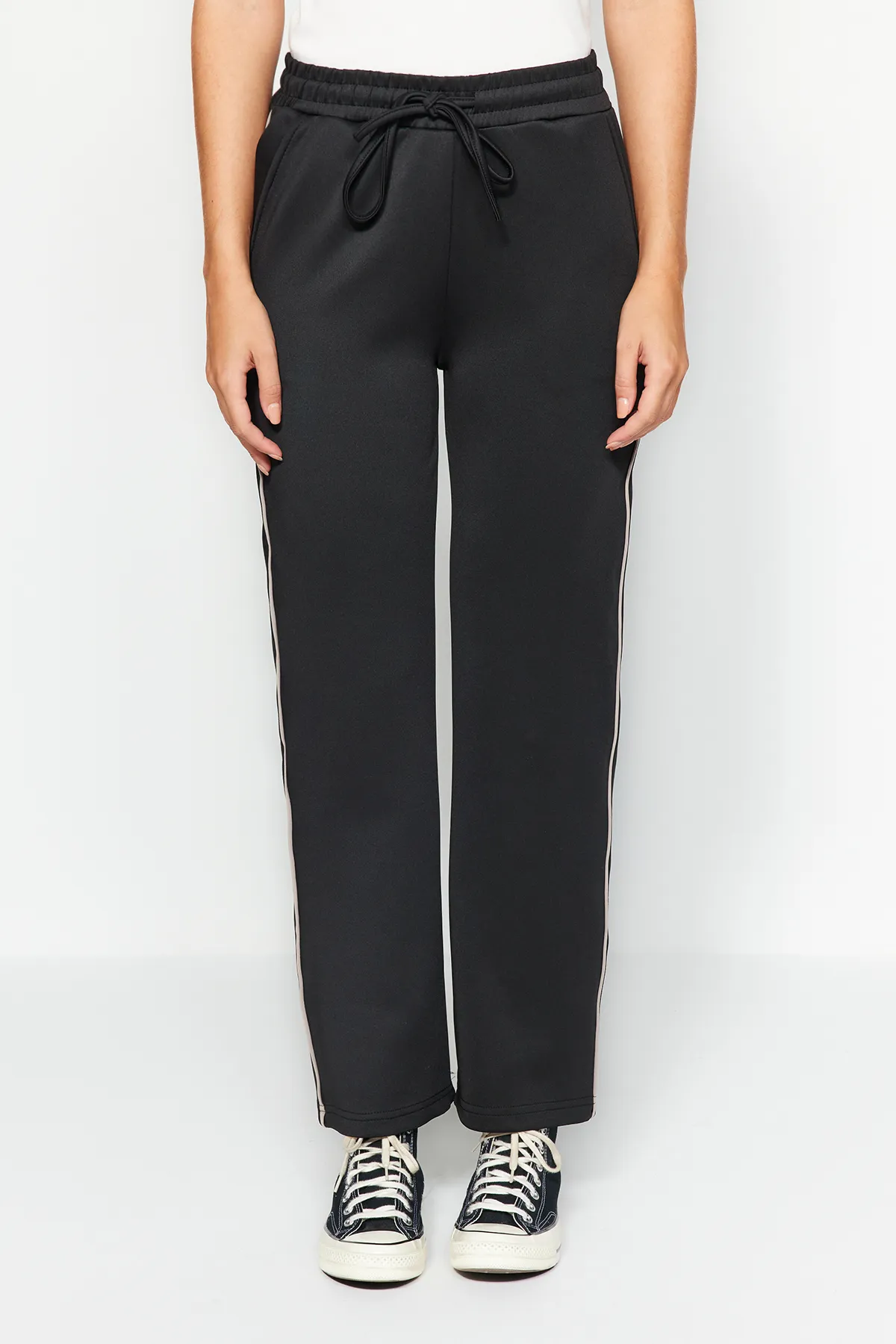 Trendyol Modest  Schwarzes Scuba-Cardigan-Hose-Set aus Strickoberteil und -unterteil mit Reißverschluss TCTAW24US00084