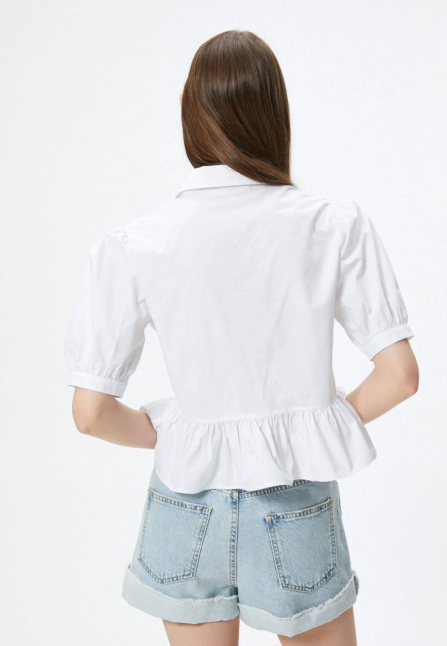 Camisa Koton con mangas abullonadas y cuello con volantes