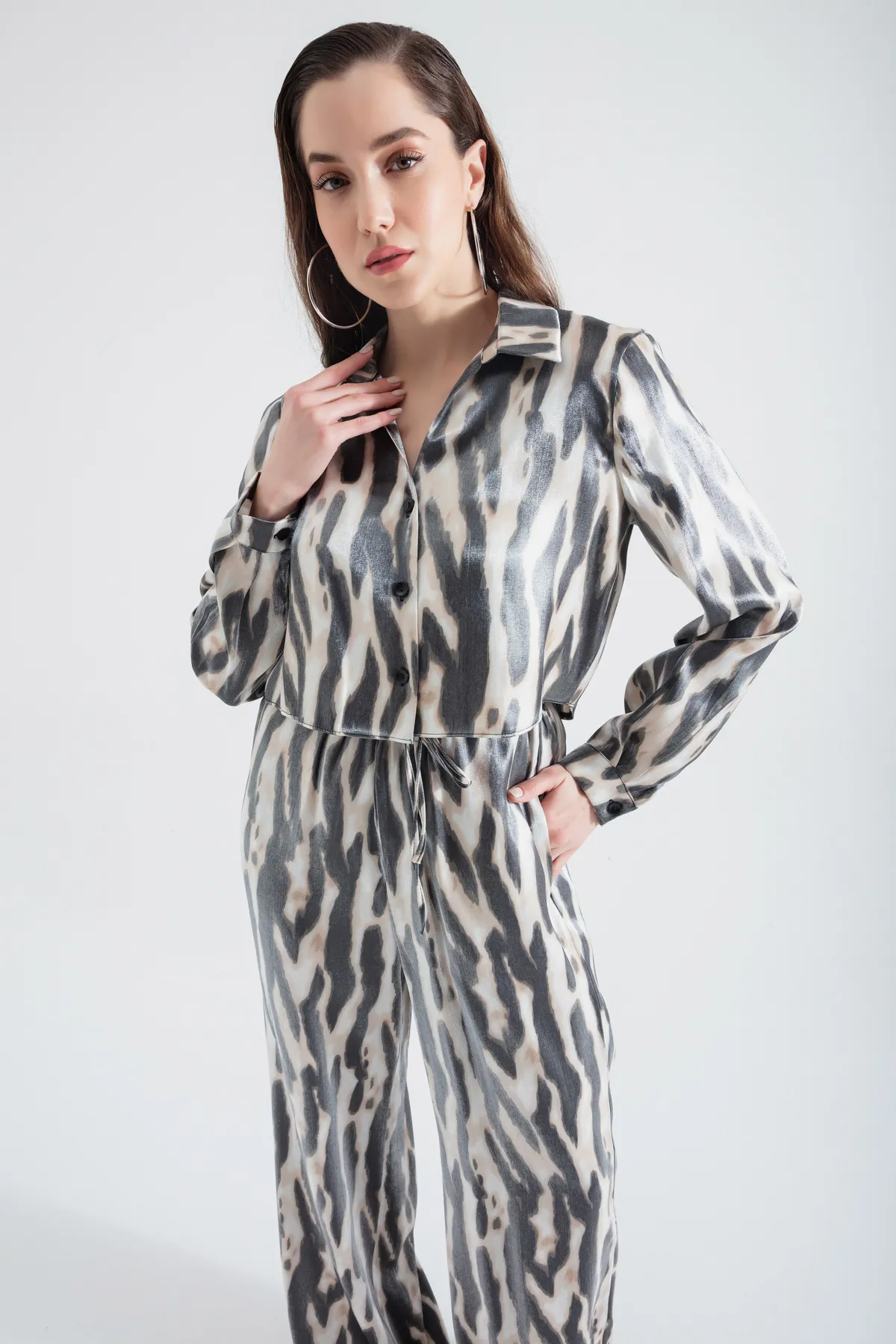 Lafaba  Damenanzug mit Nerz-Zebra-Muster und glänzender Struktur