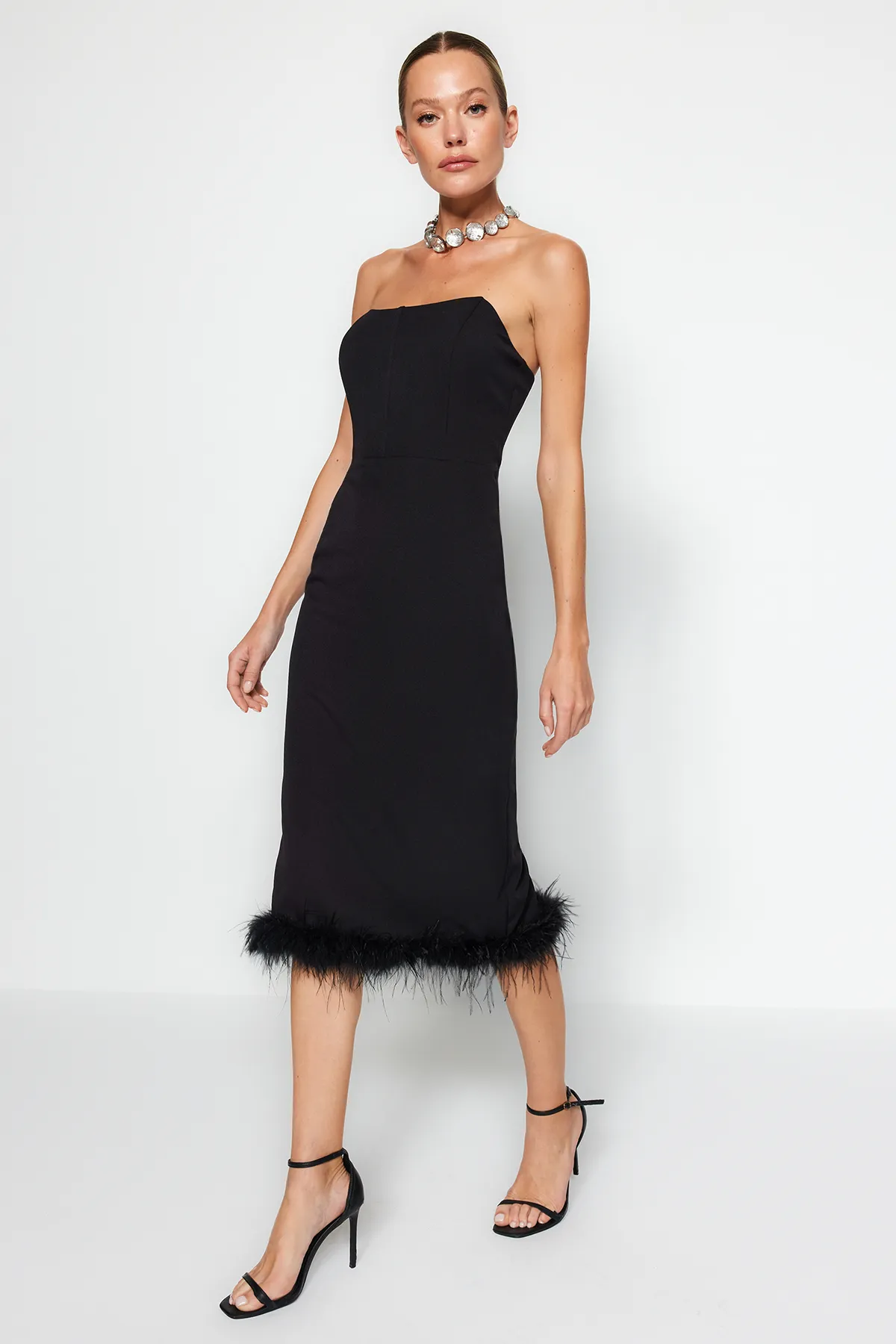 Trendyol Collection  Schwarzes, tailliertes, gewebtes Korsett-detailliertes, elegantes Abendkleid mit Otriches TPRAW24EL00182