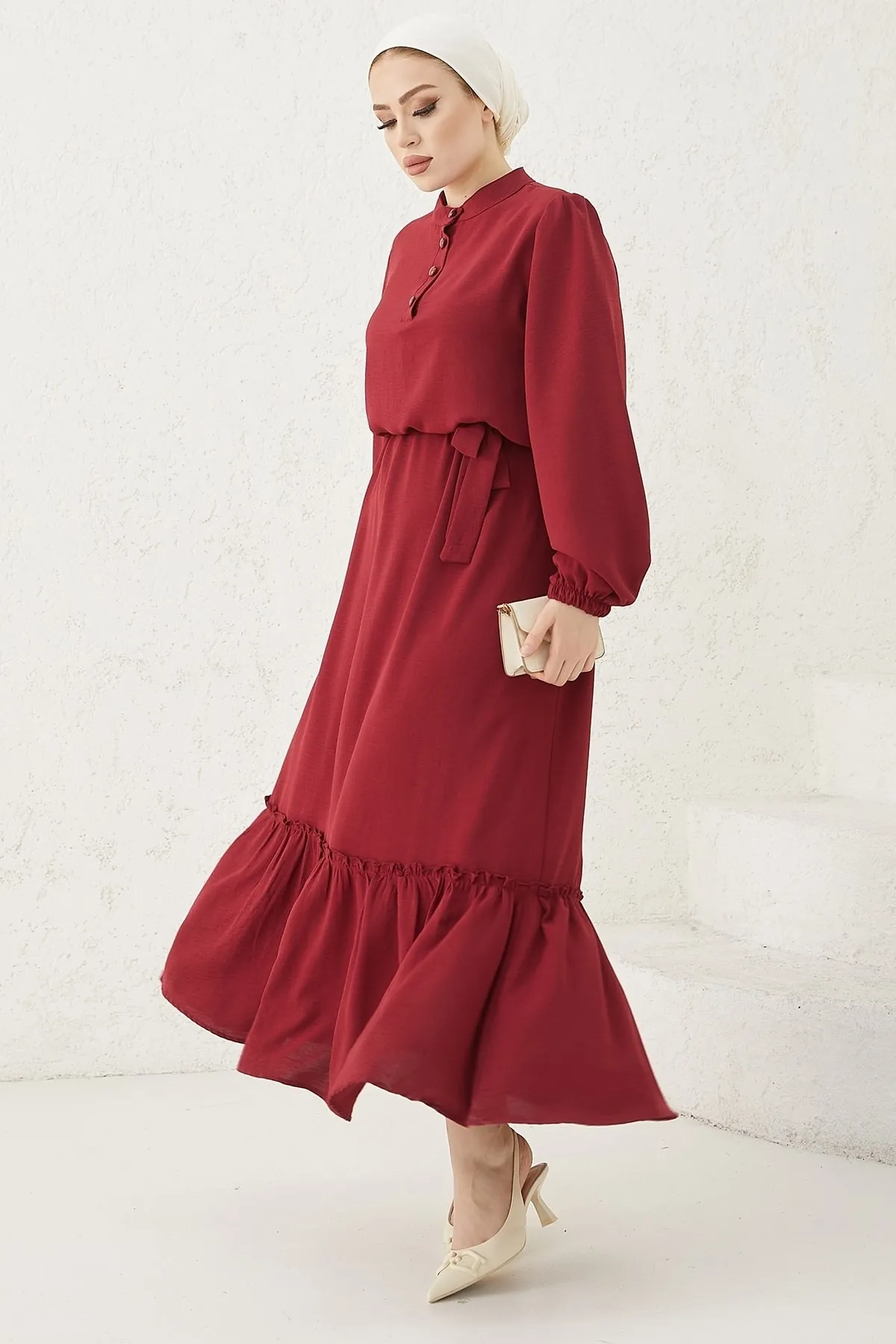 InStyle  Meyra Ayrobin Hijab-Kleid mit Knöpfen – Weinrot