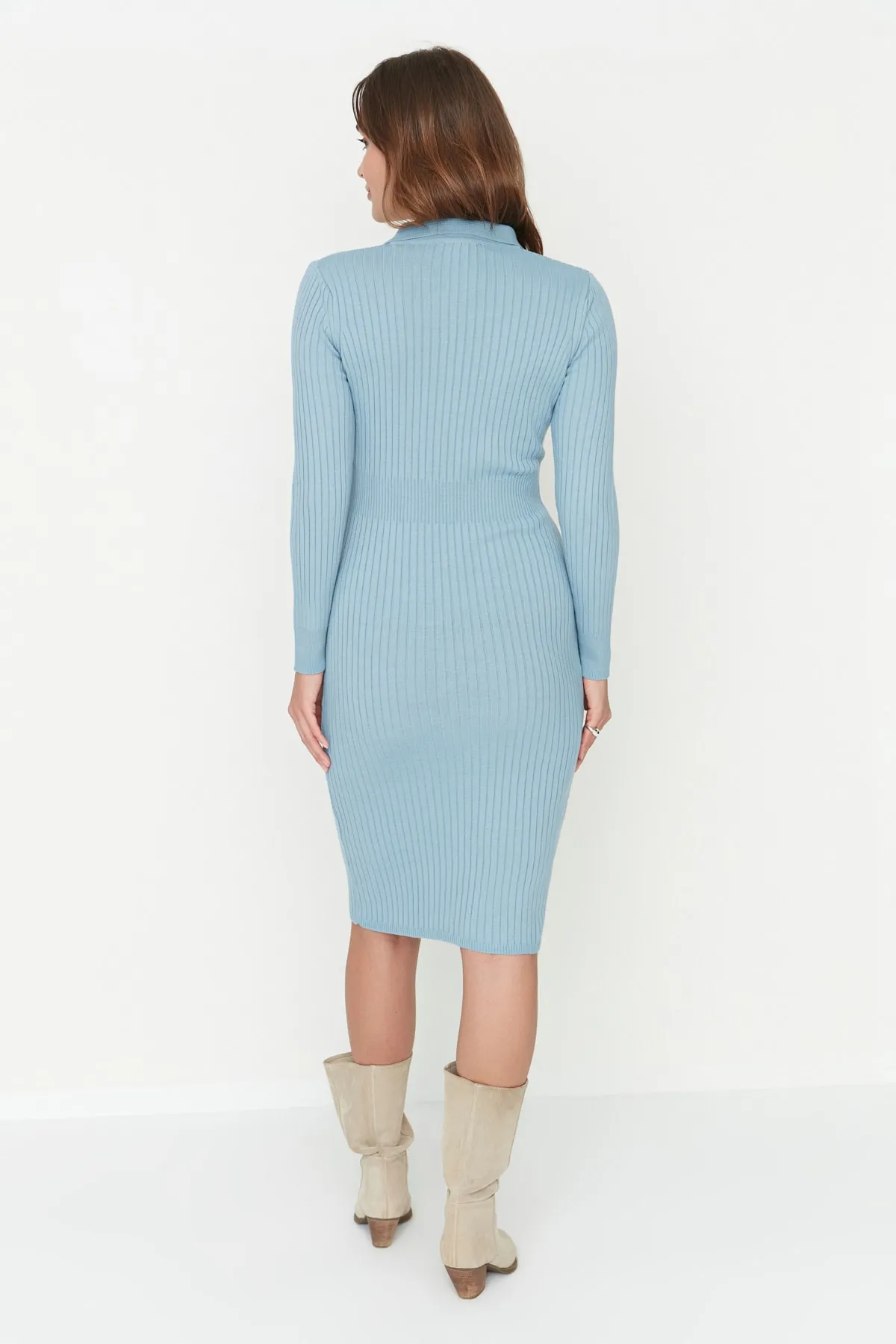 Trendyol Collection  Blau Blaues Midi-Strickkleid mit Rollkragen TWOAW22EL1376 Kleid TWOAW22EL1376