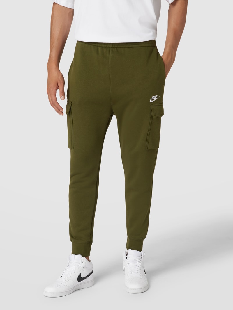 Sweatpants mit Label-Stitching Modell 'Nsw Club Pant Cargo' in olivgrün