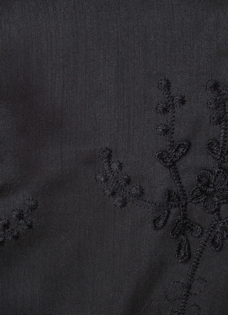 Bruuns Bazaar Mejra - krótka sukienka z kwiatowym haftem i rozcięciami