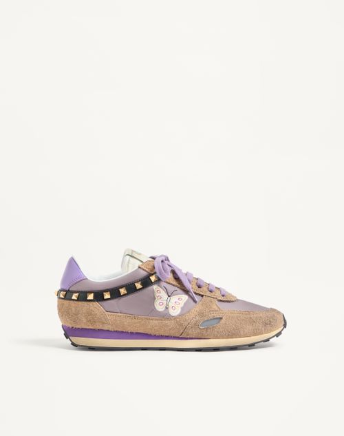 Baskets cloutées en cuir fendu et nylon avec broderie papillon