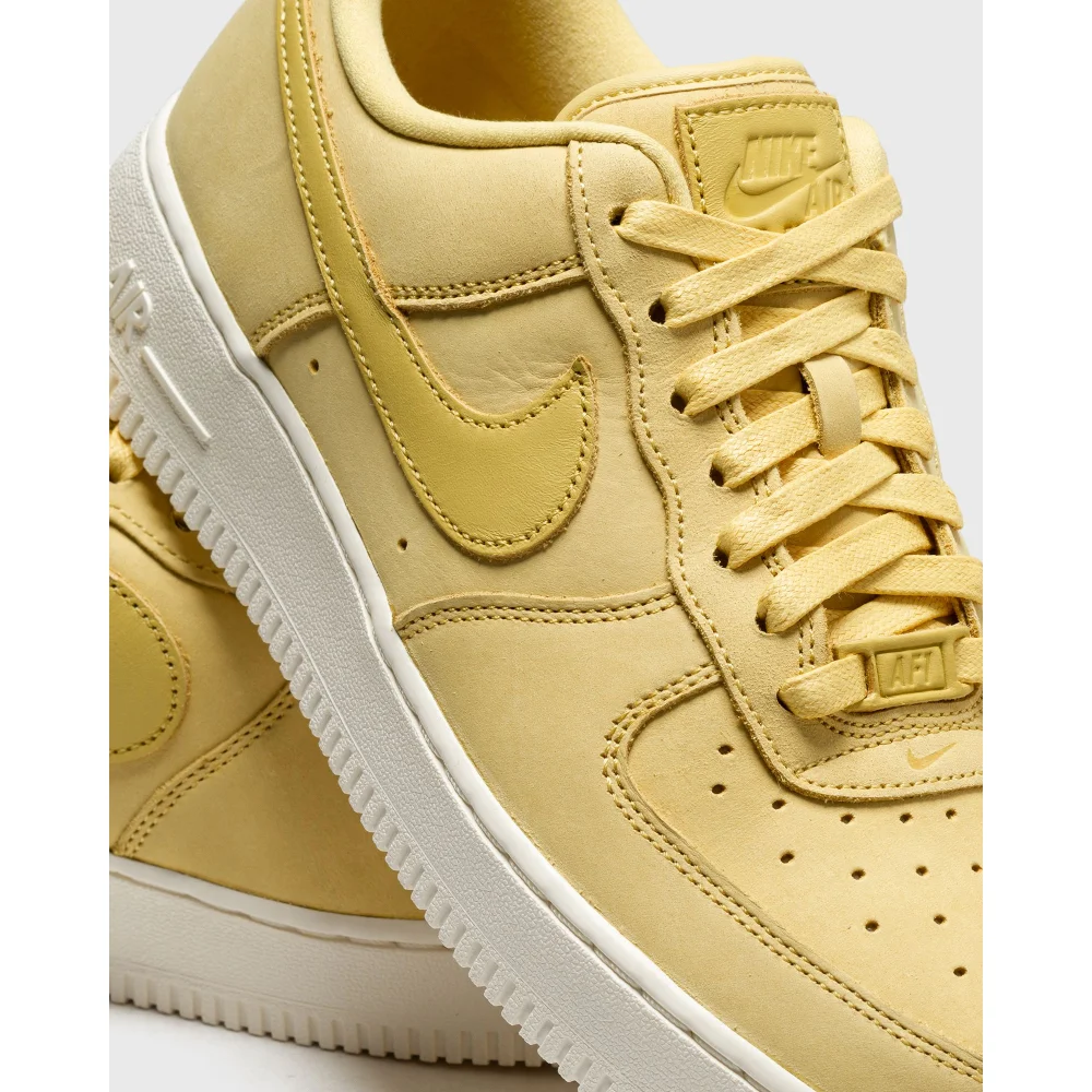 Nike Air Force 1 Premium DR9503-700 / gelb