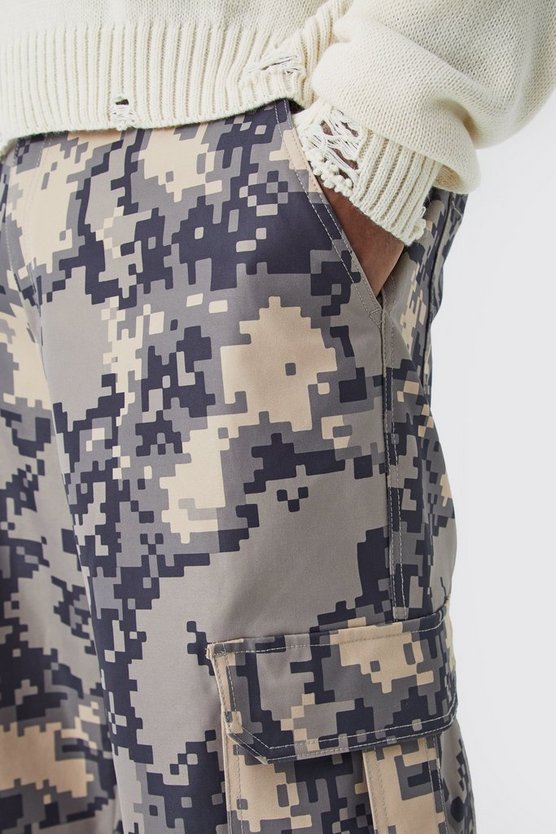 Plus lockere Cargo-Hose mit verpixeltem Camouflage-Print