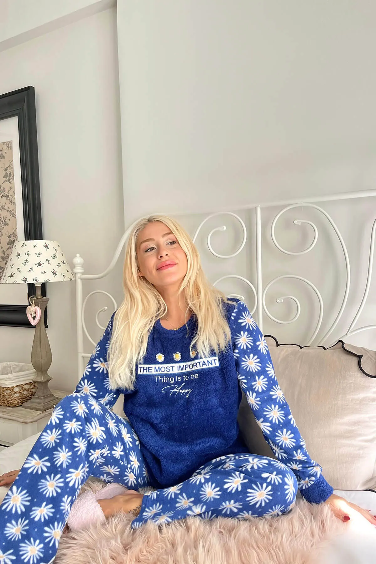 Pijamaevi  Marineblaues, gemustertes Damen-Pyjama-Set „Most Thing“.