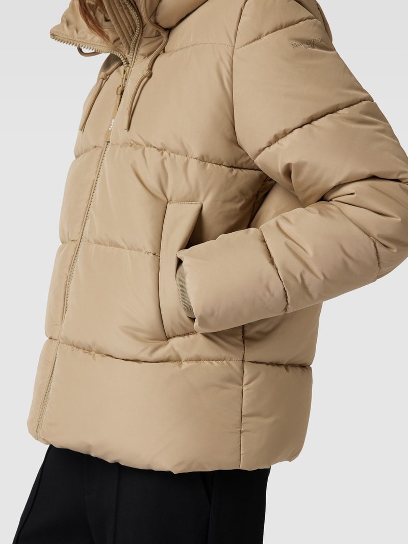 Steppjacke mit Kapuze in beige