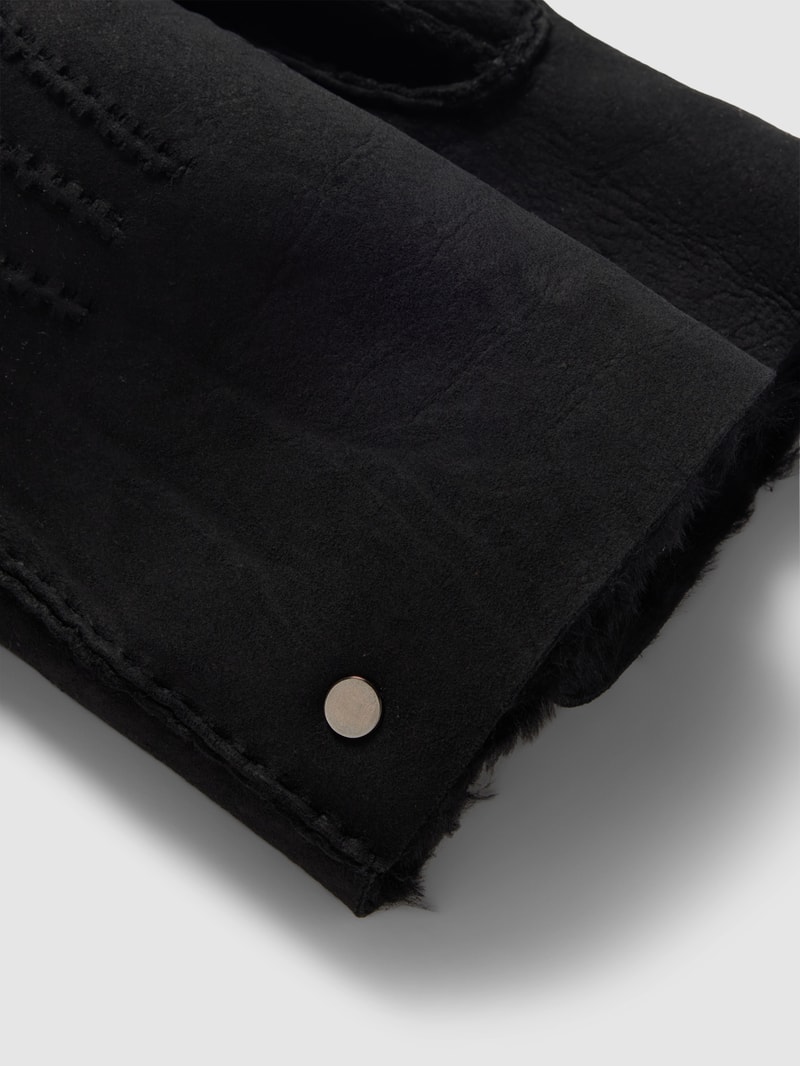 Handschuhe aus Lammfell in schwarz