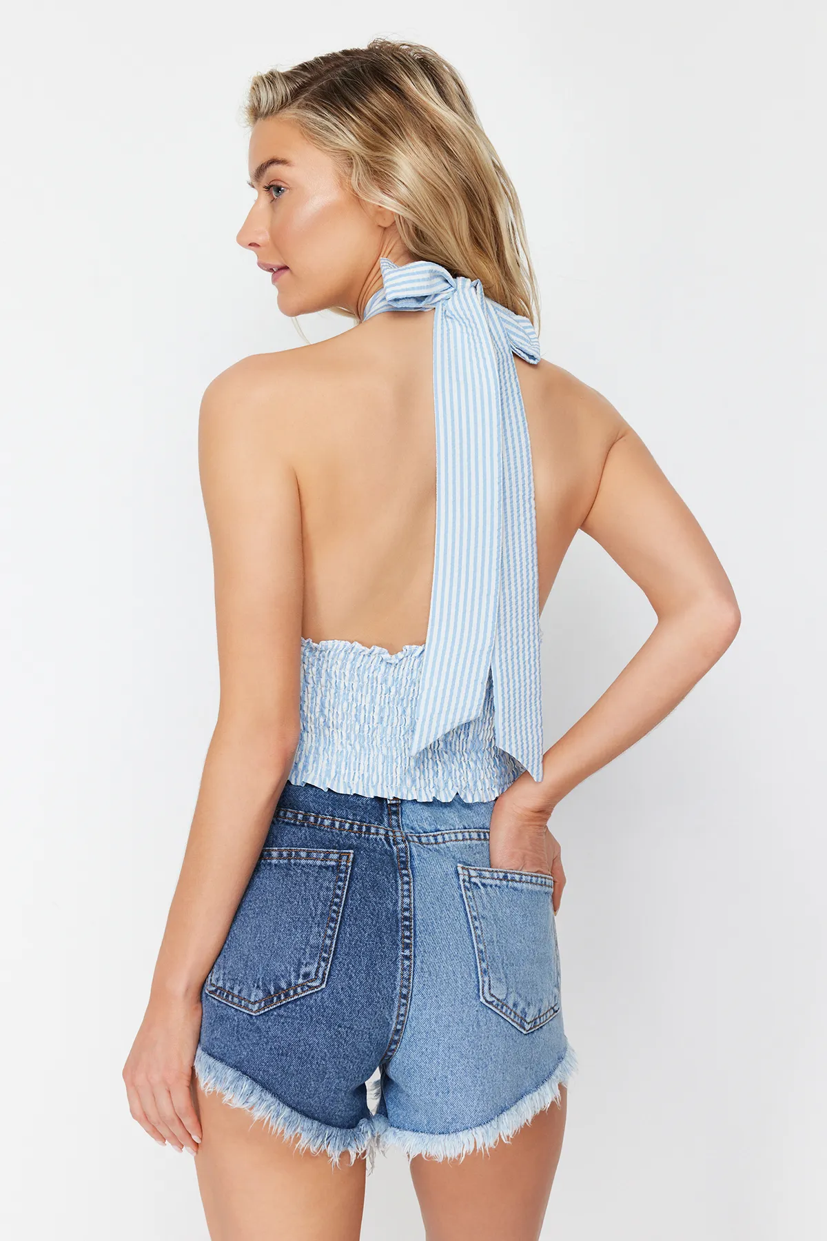 Trendyol Collection  Blaue Bluse mit gewebtem Gipe-Detail TBESS21BZ1901