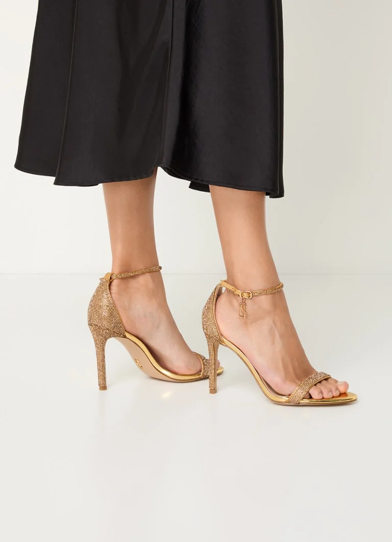 Sandale Steve Madden Tecy împodobite cu strasuri.