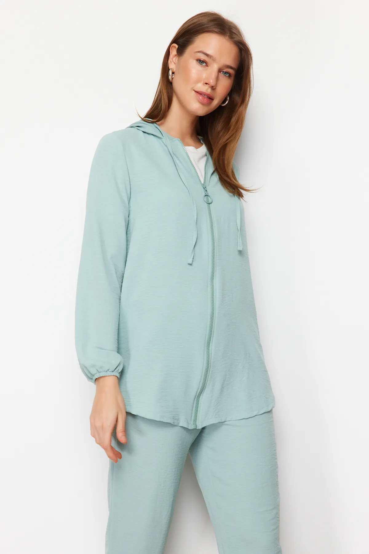 Trendyol Modest  Mintgrünes Aerobin-Cardigan-Hose-Set mit Kapuze und Reißverschluss TCTSS22US0026