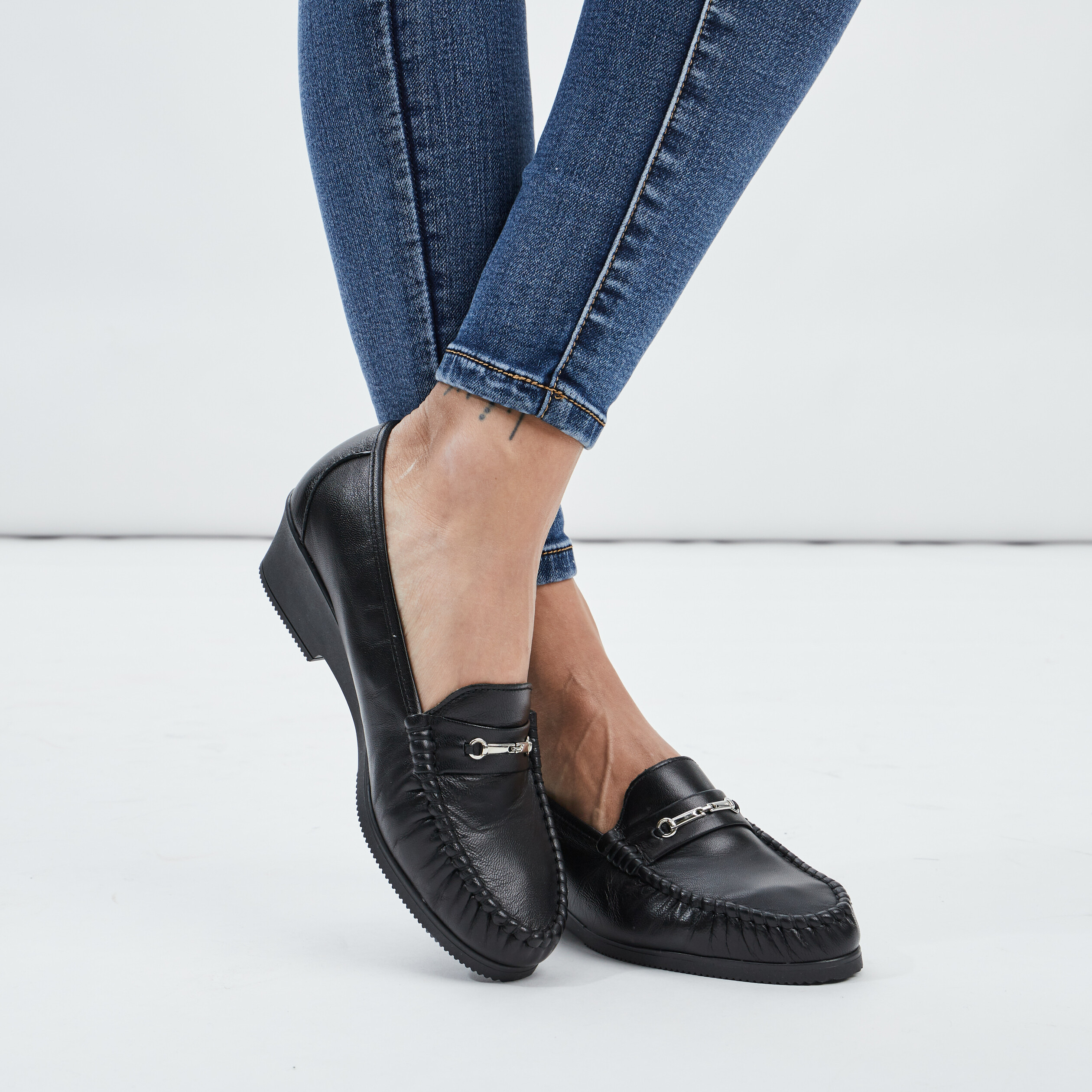 Mocassins en cuir compensés pied large noir femme | La Halle