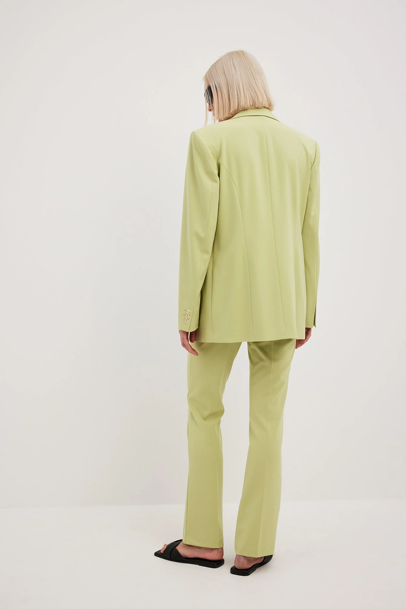 Enganliegende Schlaghose mit hoher Taille