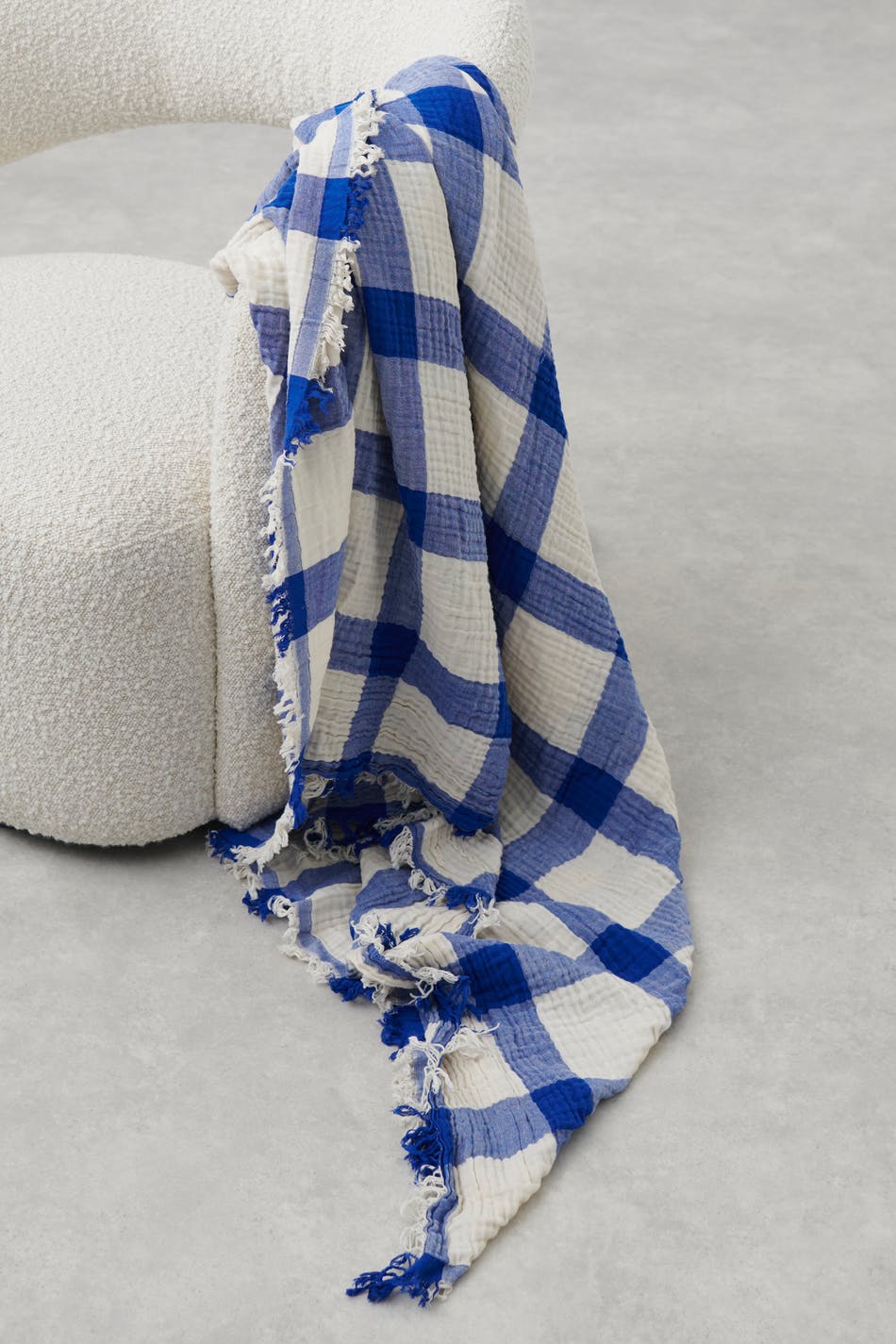 Checked crinkle blanket