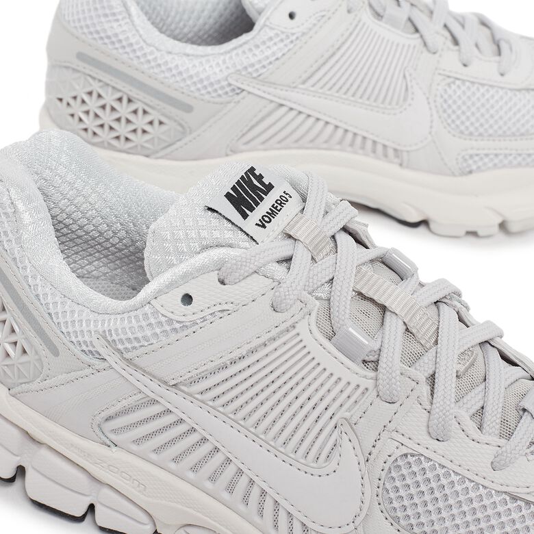 NIKE Wmns Zoom Vomero 5 SP vast grey/vast gey-black-sail