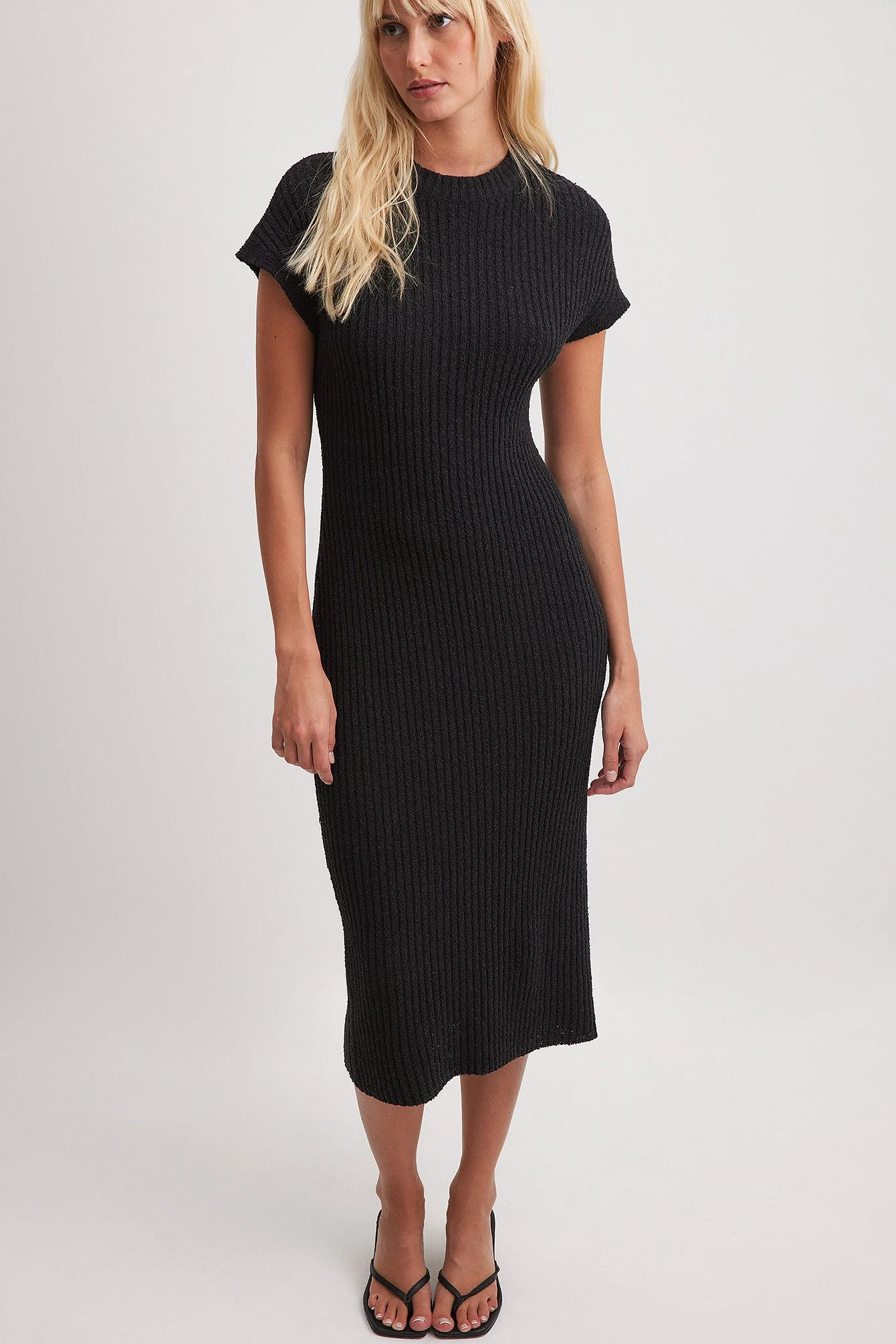 Geripptes Strickkleid