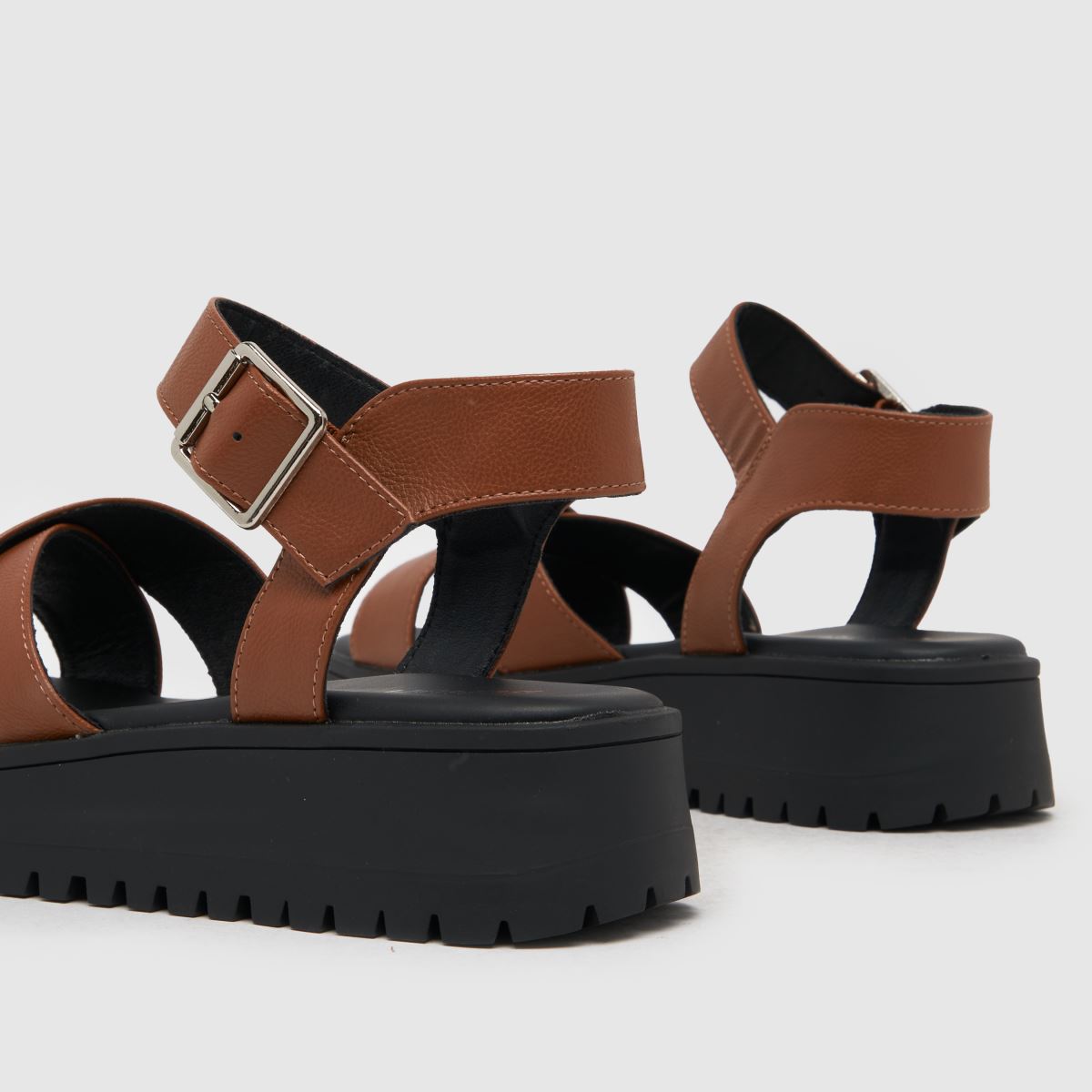 Schuh Wide Fit Tera szandál barna színben