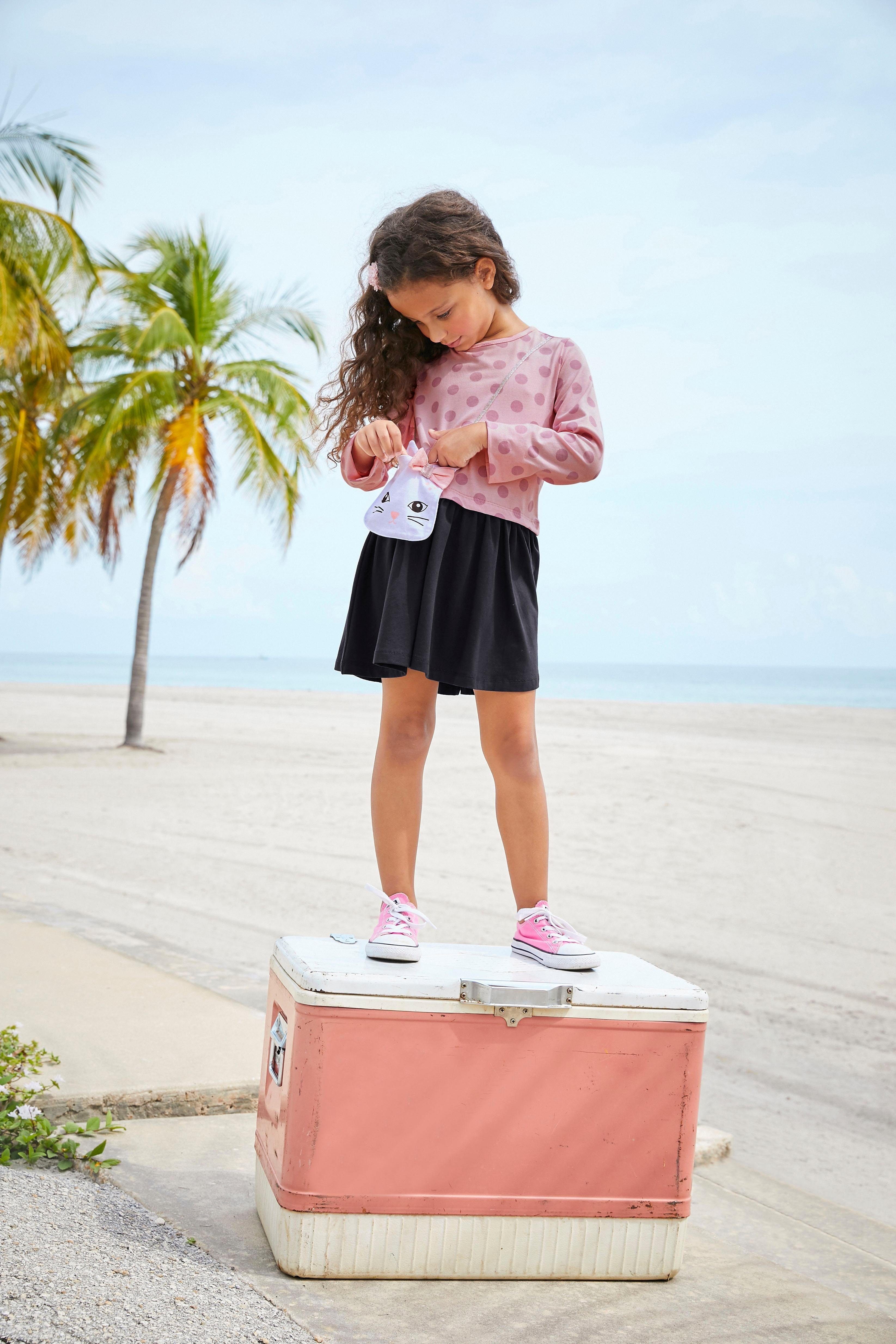 KIDSWORLD Jerseykleid mit appliziertem Glitzerband und kleiner Tasche