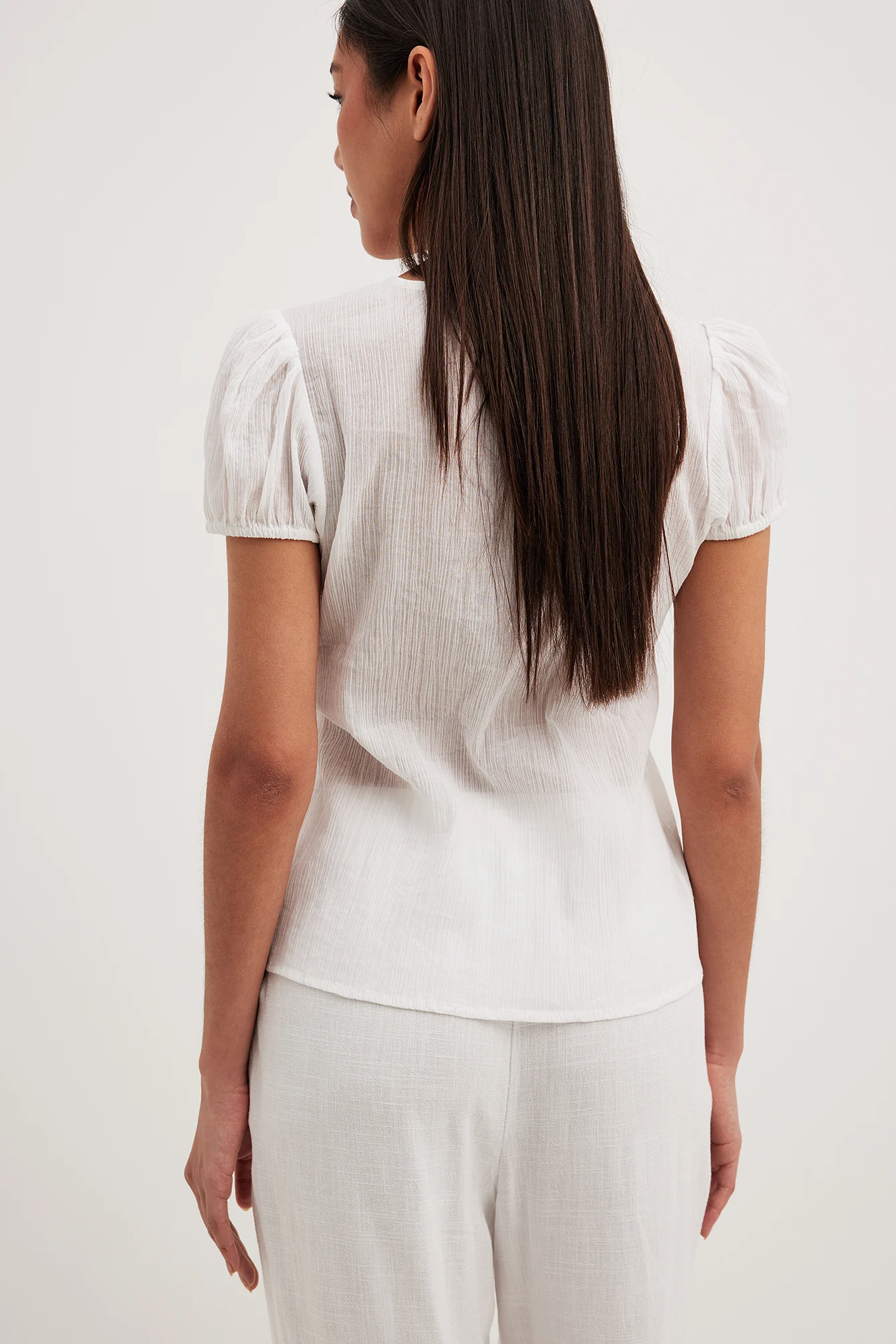 Strukturiertes Top mit Spitzendetails
