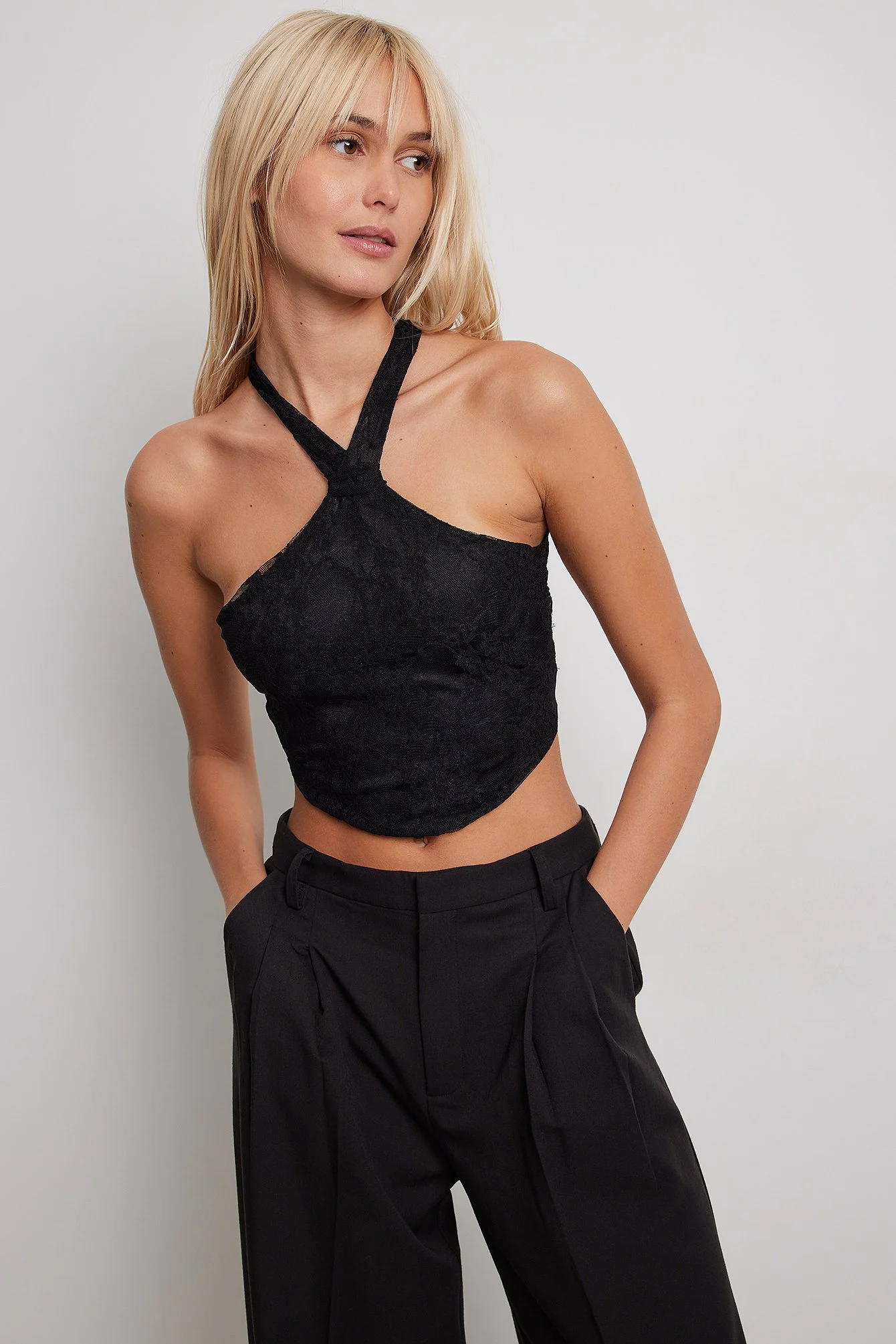 Neckholder-Top aus Spitze