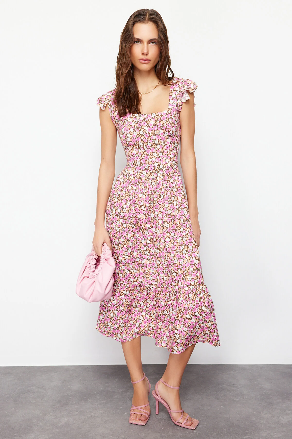 Trendyol Collection  Lila gemustertes Viskose-Webkleid mit quadratischem Kragen