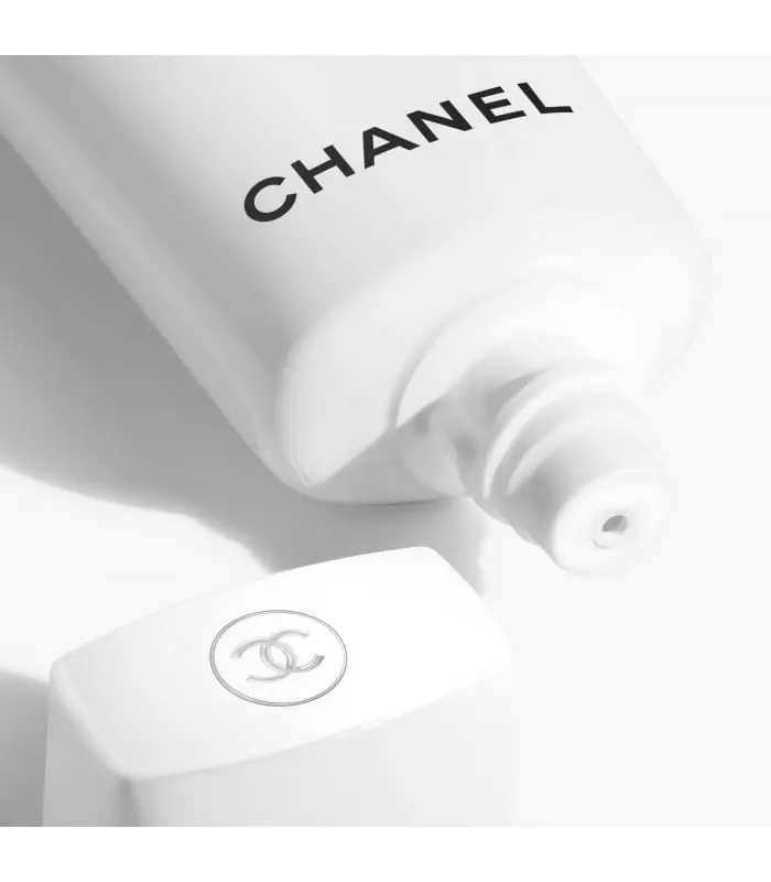 UV ESSENTIEL Protection Globale UV - Pollution - Antioxidant SPF 50