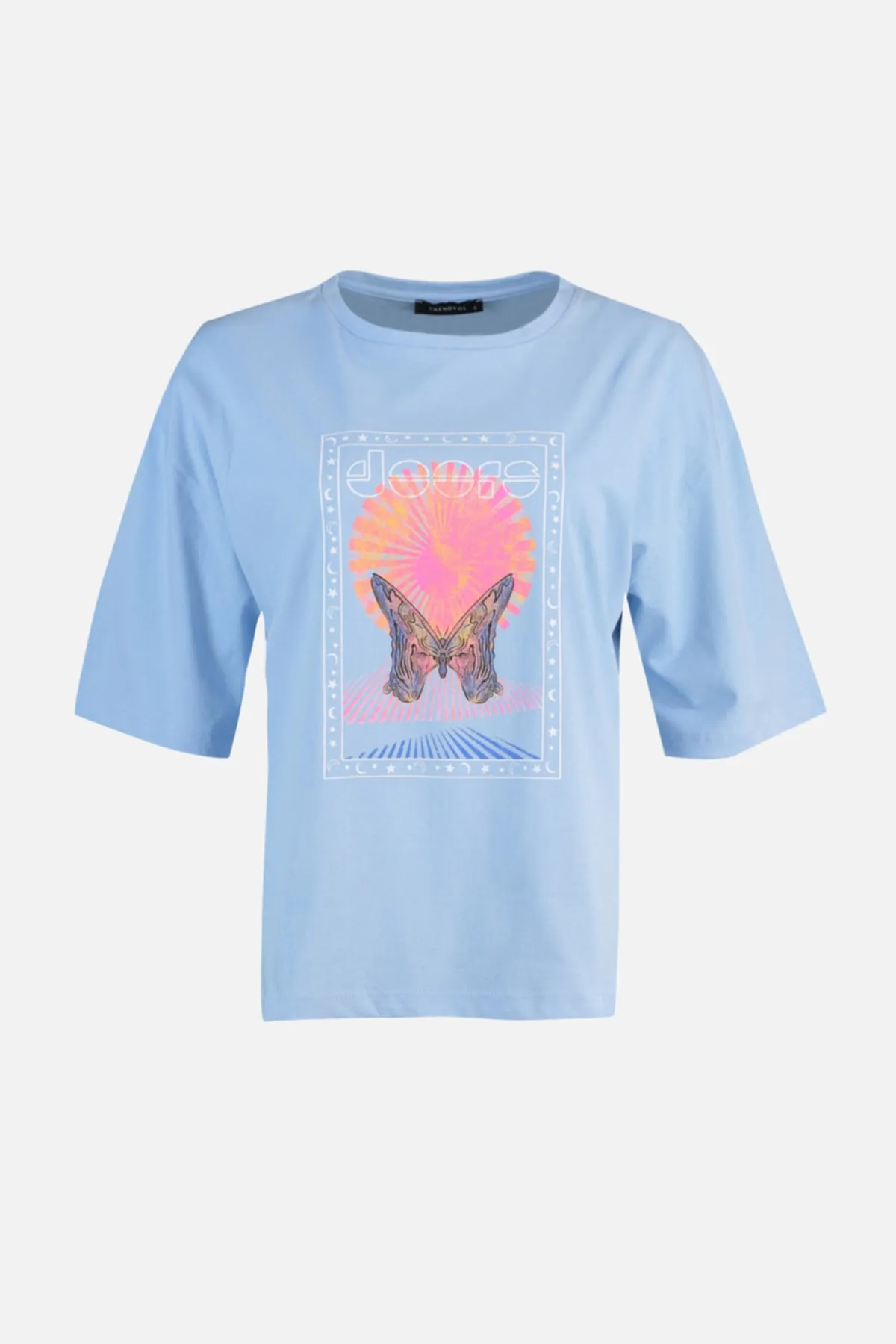 Trendyol Collection  Hellblaues, bedrucktes, lockeres/weites, entspanntes Strick-T-Shirt mit Rundhalsausschnitt aus 100 % Baumwolle TWOSS22TS1145