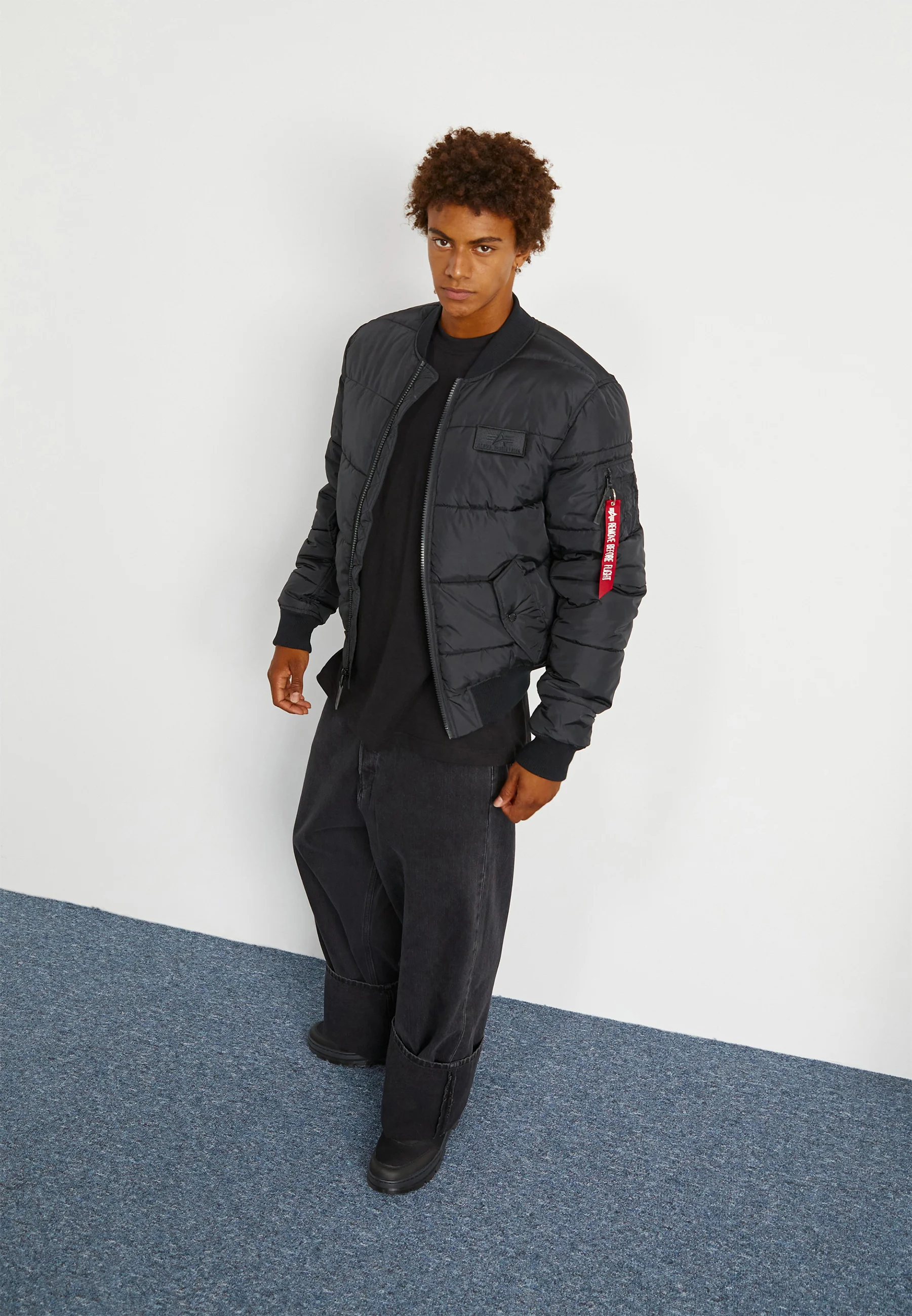 Chaqueta bomber acolchada MA-1 de Alpha Industries