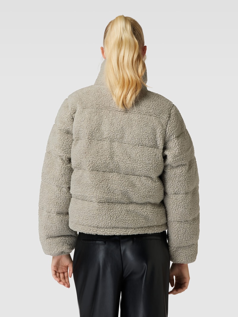 Fleecejacke mit Stehkragen und Eingrifftaschen in taupe