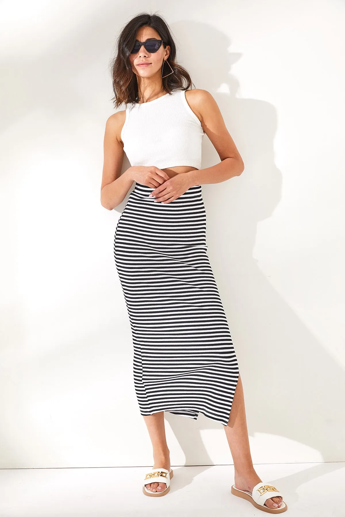 Olalook  Schwarzer Lycra-Midirock mit Schlitz und Streifen für Damen ETK-19000242