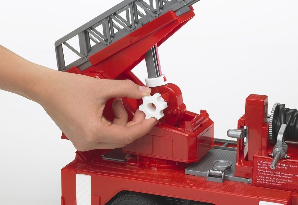Bruder® Spielzeug-Feuerwehr MAN Feuerwehrauto mit Drehleiter und Wasserpumpe, mit Licht & Sound