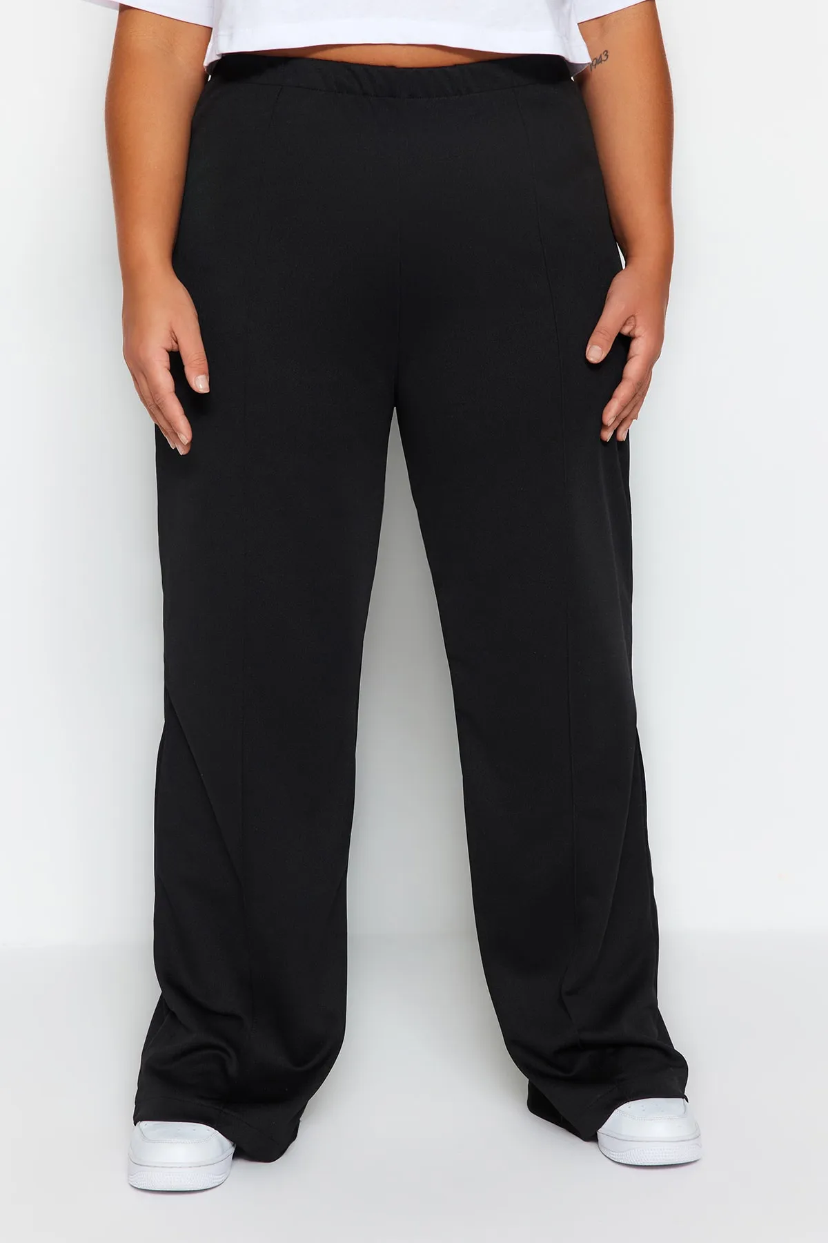 Trendyol Curve  Schwarze gerippte Strickhose aus Krepp mit hoher Taille TBBSS23AR00021