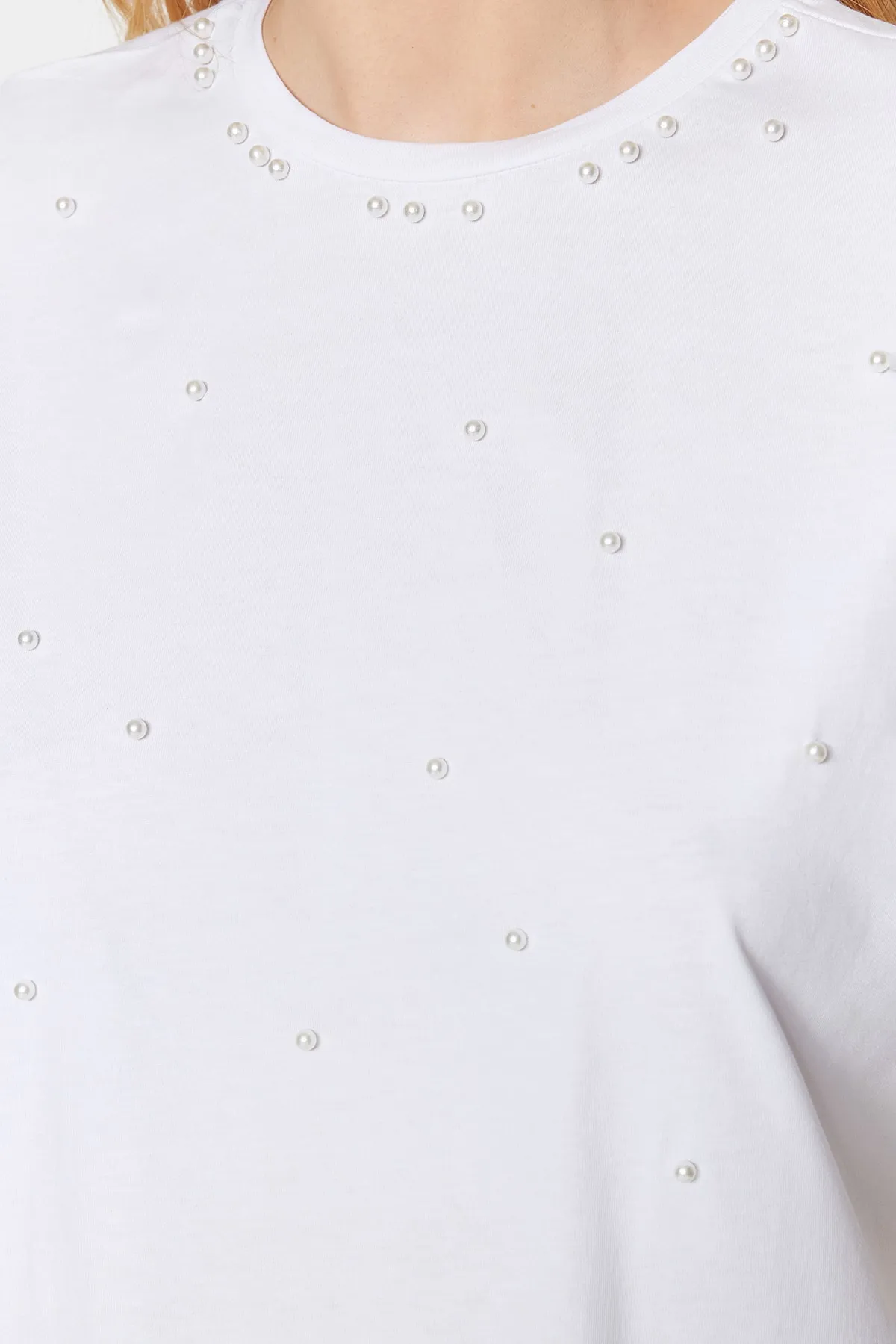 Trendyol Modest  Weißes T-Shirt aus gestricktem Perlendetail mit halblangen Ärmeln TCTSS23RT00002