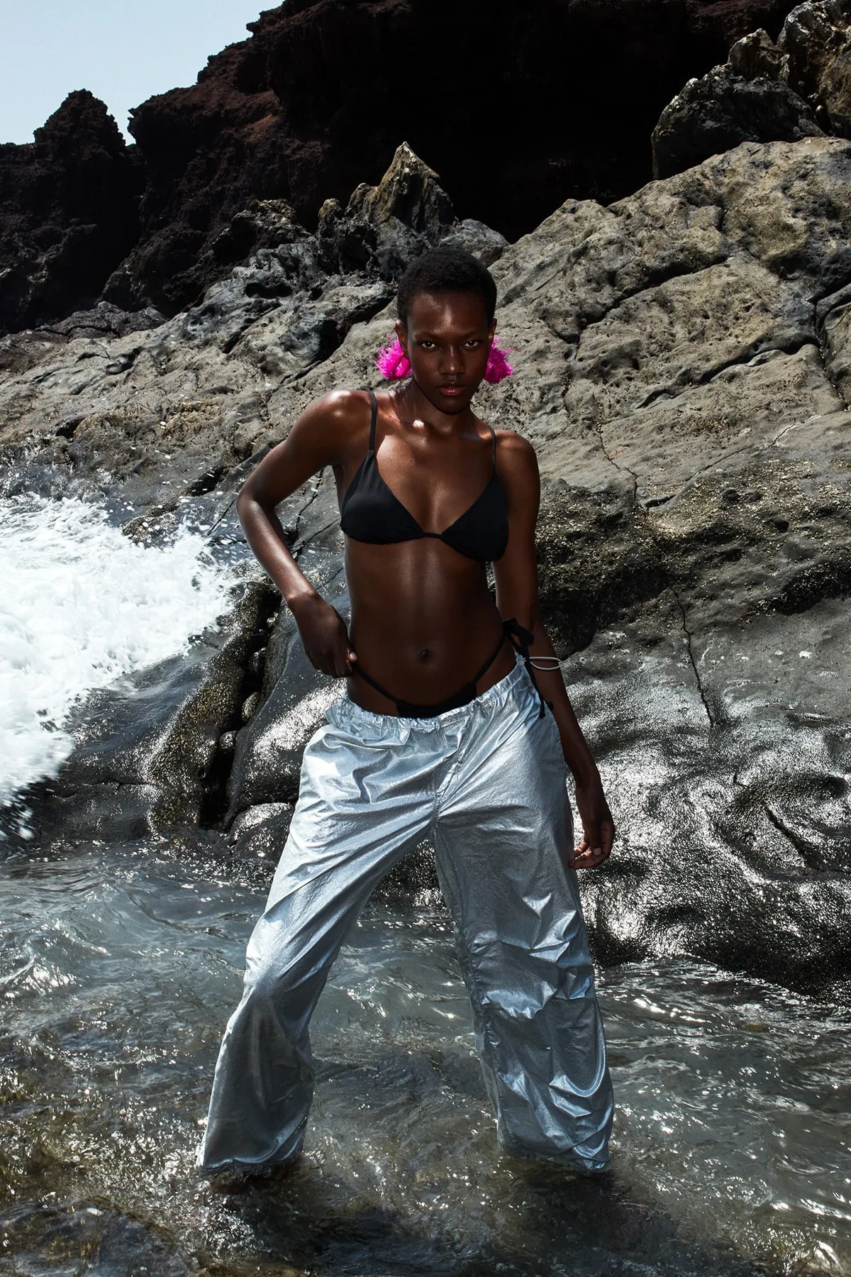 Trendyol Collection  Schwarzes Triangel-Bikini-Set mit hohem Beinausschnitt und Bindeband TBESS22BT0046