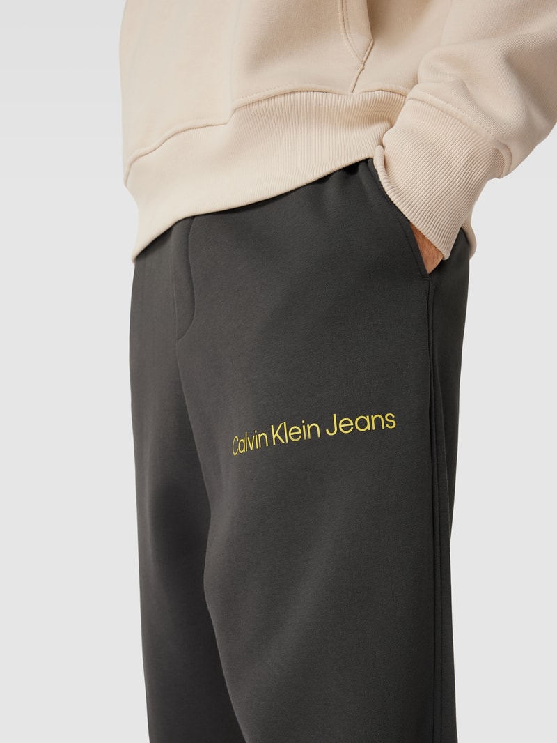 Sweatpants mit Label-Print in anthrazit