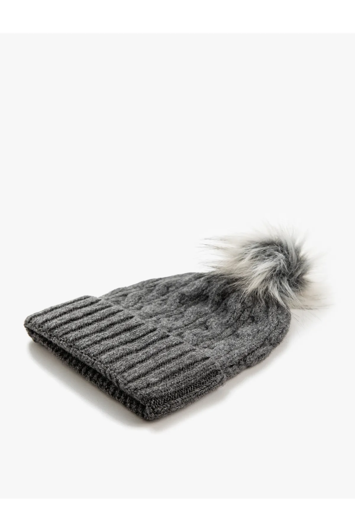 Koton  Gestrickte Baskenmütze mit Bommel - Şahika Ercümen