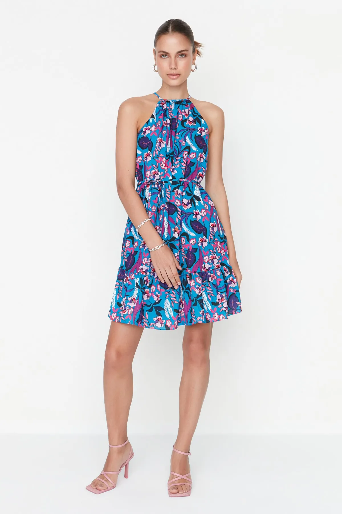 Trendyol Collection  Blaues, geblümtes A-Linien-Minikleid aus Webstoff mit Bindedetail TWOSS22EL00666