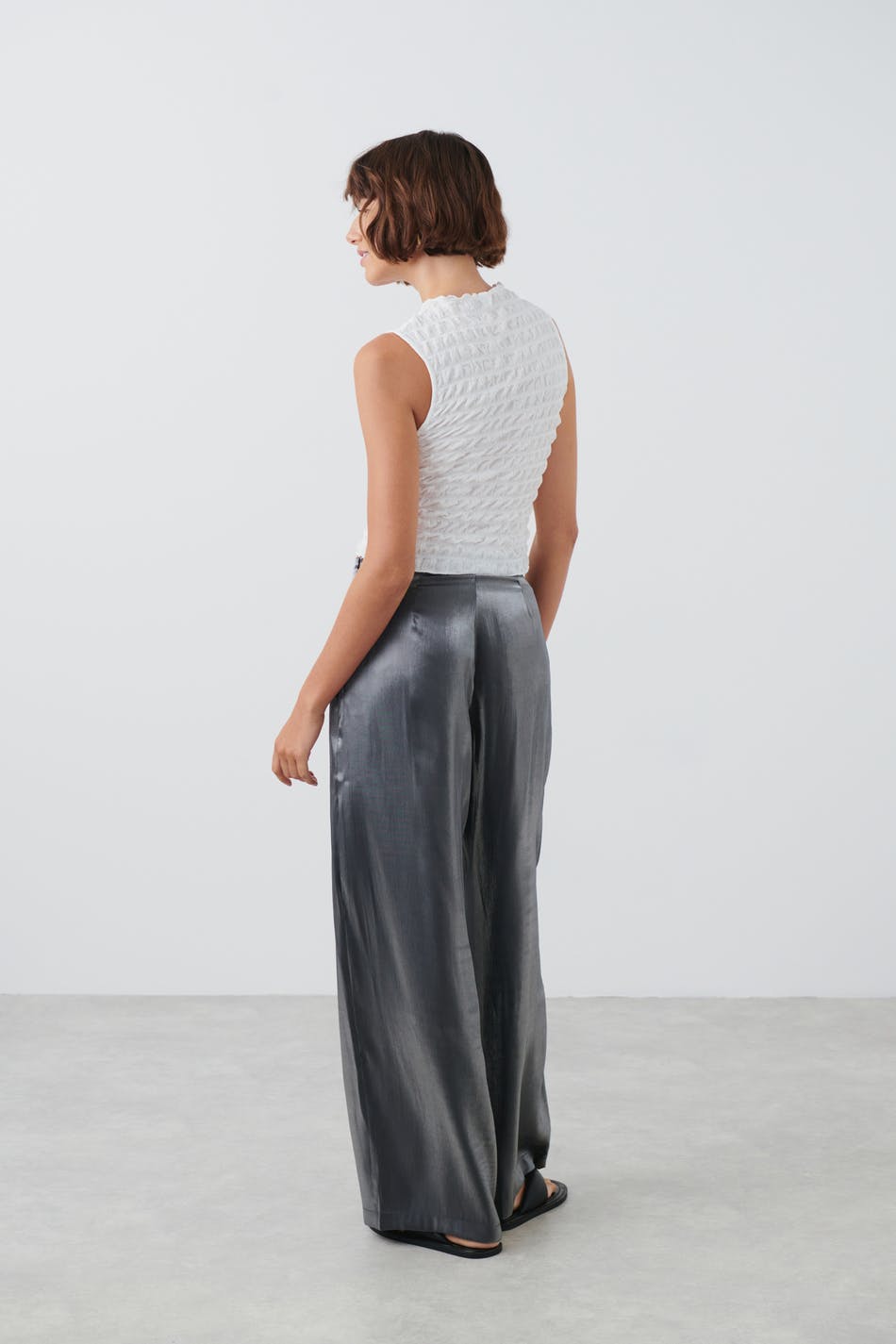 Fluid metallic trousers