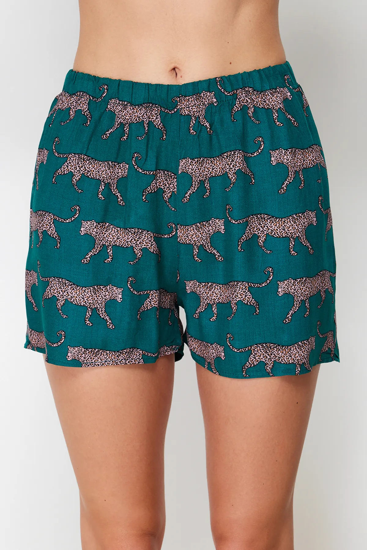 Trendyol Collection  Smaragdgrün gemustertes Viskose-Hemd-Shorts-Webpyjama-Set THMSS21PT0473