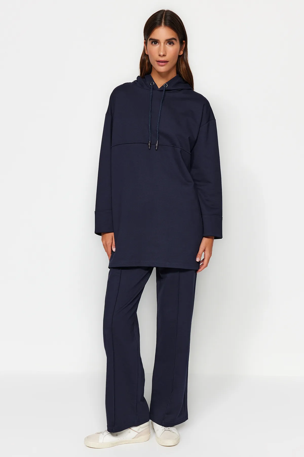 Trendyol Modest  Marineblaues Strick-Trainingsanzug-Set mit Kapuze TCTAW23EN00012