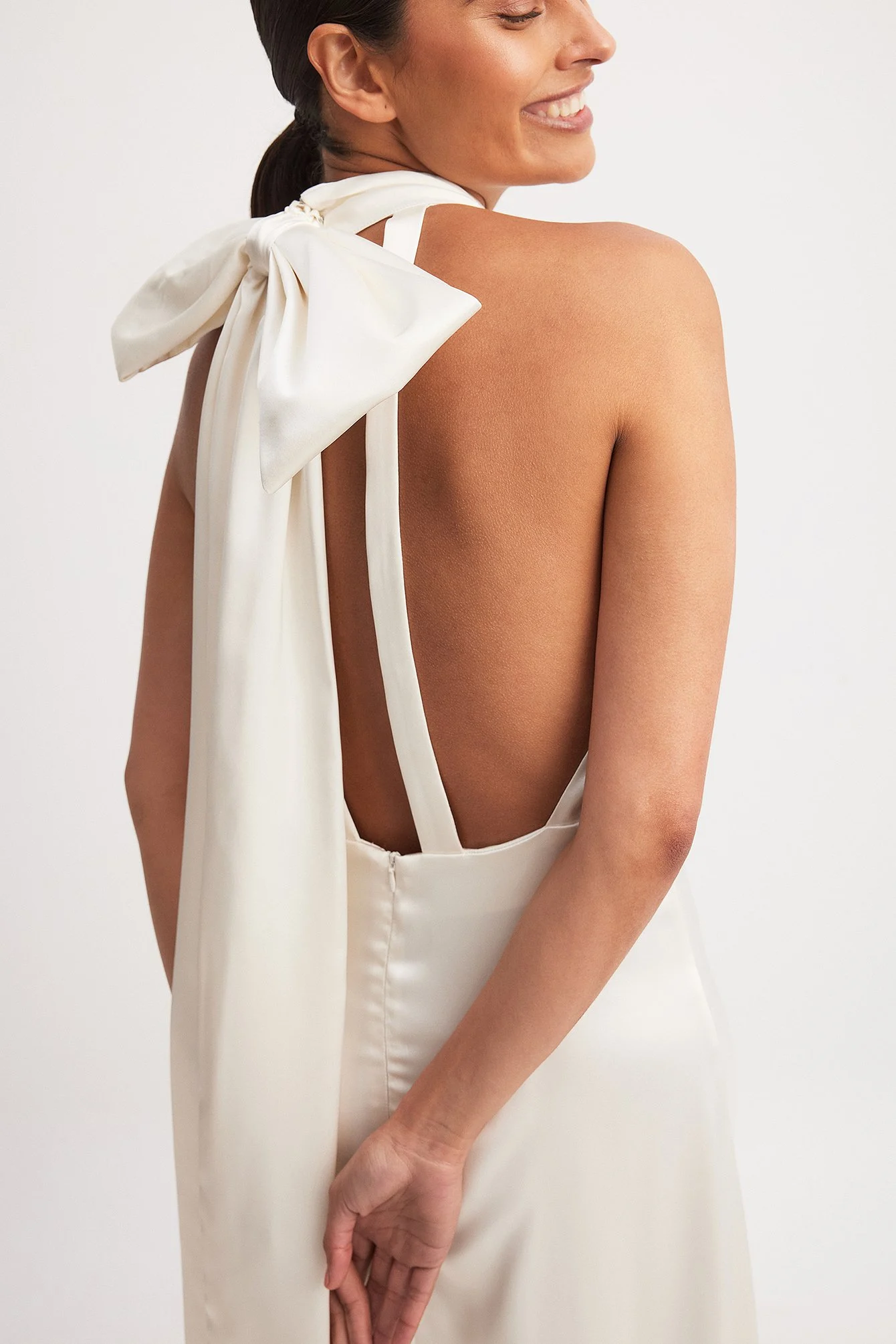 Neckholder-Maxikleid mit Schleifendetail