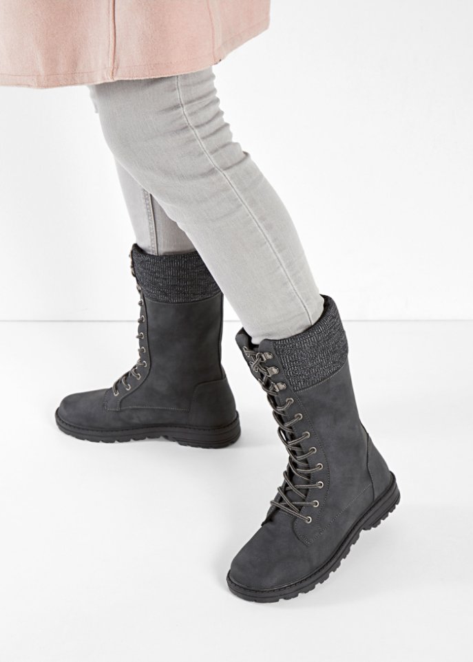 Schnürstiefel