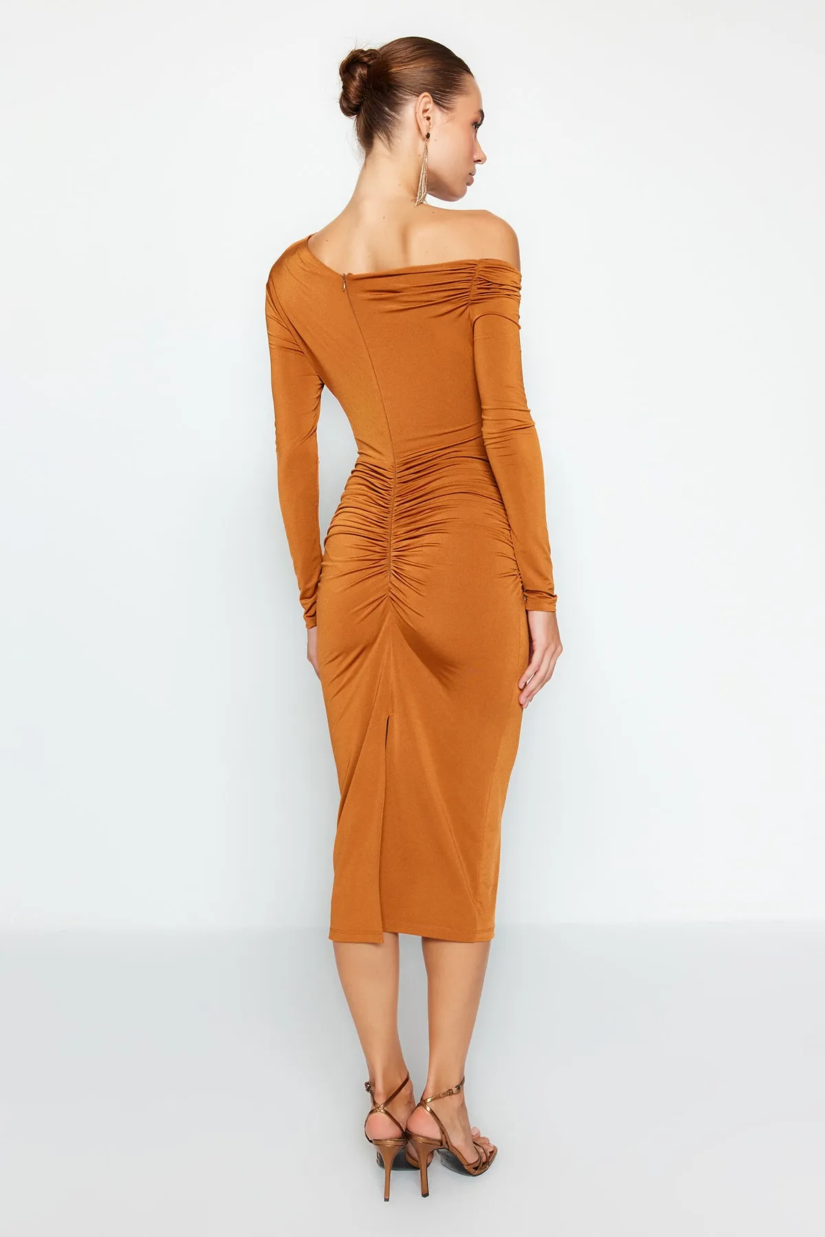 Trendyol Collection  Cinnamon Tailliertes Strickkorsett Detailliertes, elegantes Abendkleid TPRAW24EL00053