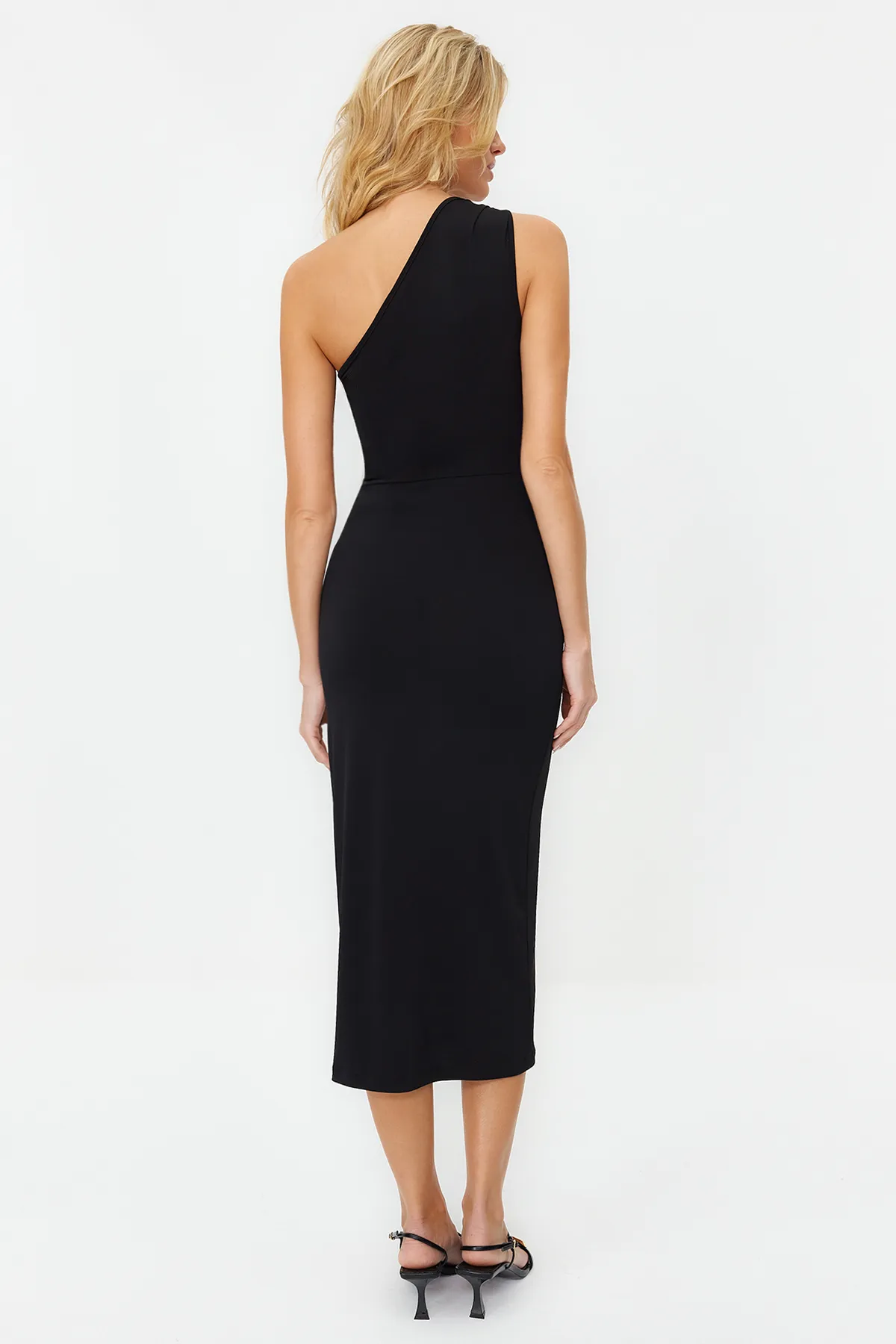 Trendyol Collection  Schwarzes, figurbetontes, elegantes Abendkleid mit Strickaccessoires TPRSS24EL00035