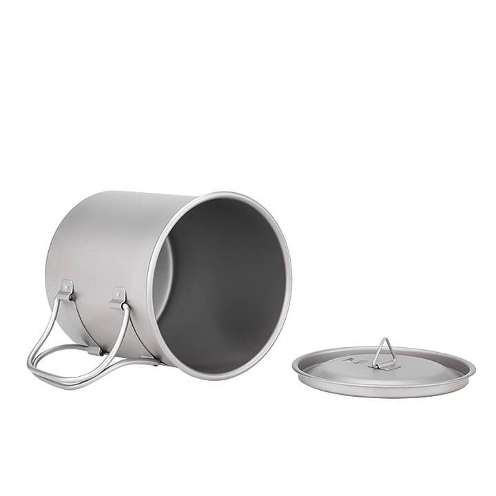 Titan Becher mit Klappgriff und Deckel