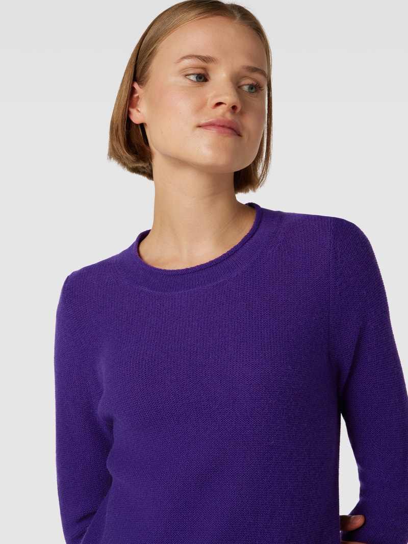Knielanges Strickkleid mit geripptem Rundhalsausschnitt in purple
